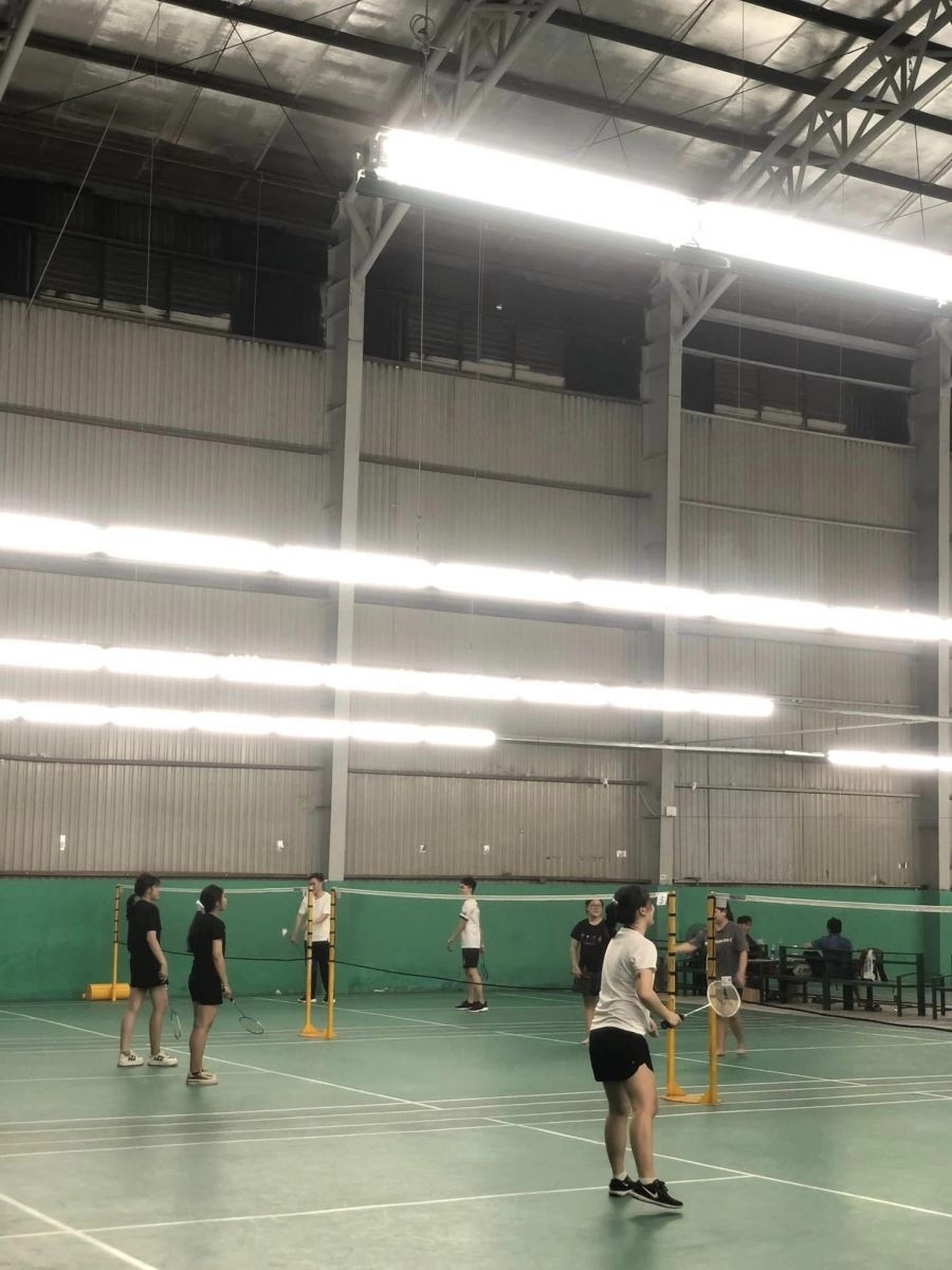không gian sân cầu lông Đầm Sen