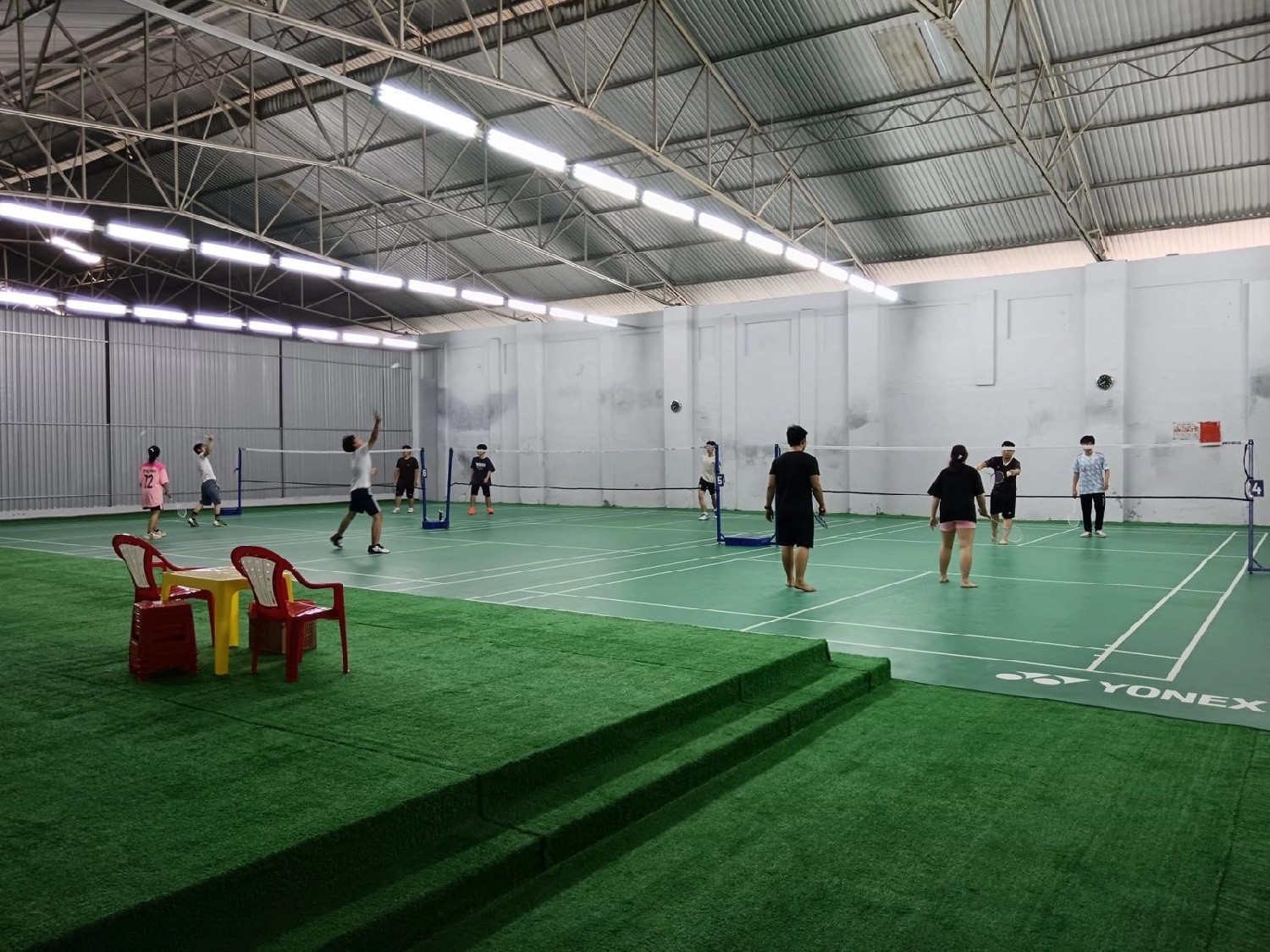 sân cầu lông Hồng Châu