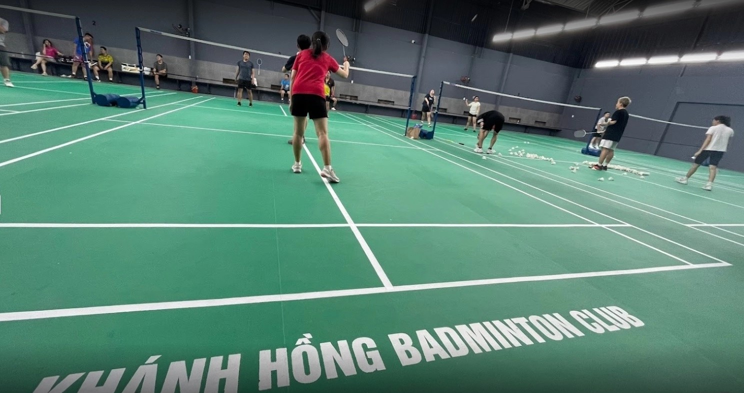 Tiện ích sân cầu lông Khánh Hồng