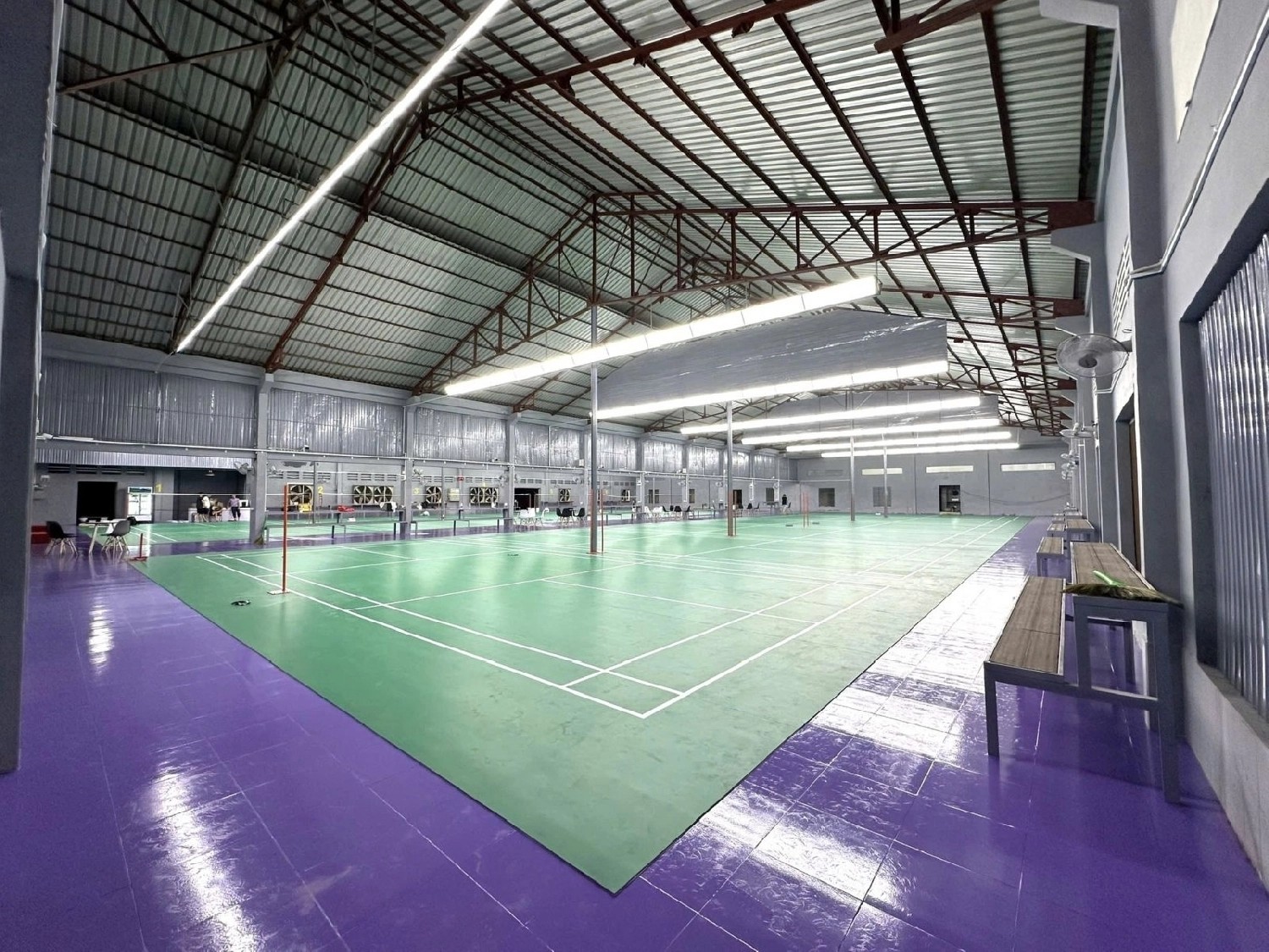 Không gian bên trong sân cầu lông Nguyễn Trọng Quyền