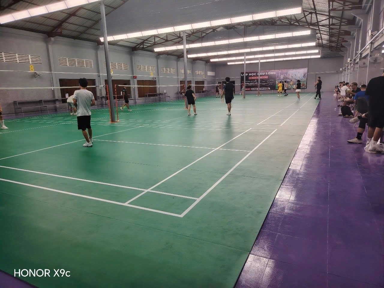 Không gian sân cầu lông Nguyễn Trọng Quyền