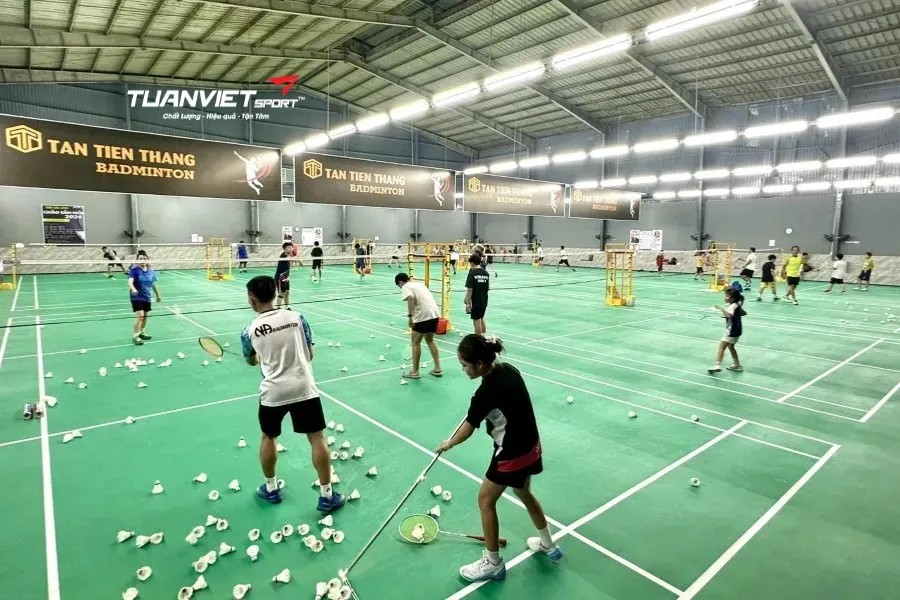 Sân cầu lông Tân Tiến Thắng - Sân cầu lông Huyện Bình Chánh