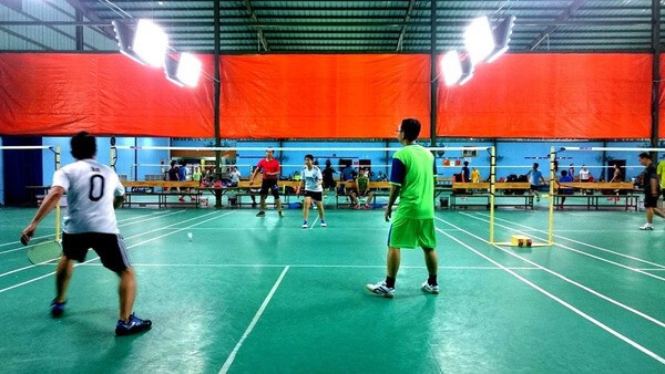 Không gian sân cầu lông Đường Sông, Quận Hai Bà Trưng