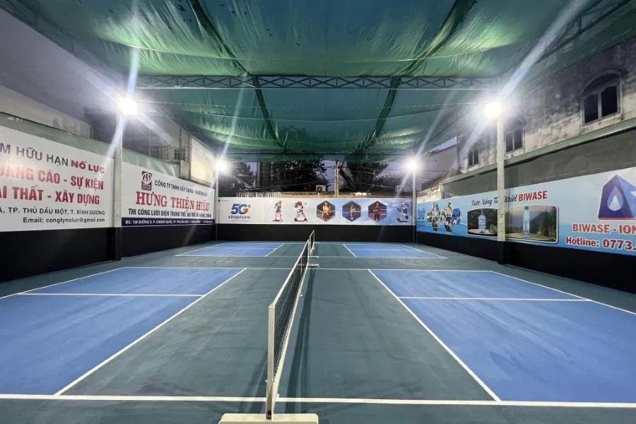 Hai sân Pickleball Chánh Nghĩa dưới mái che thoáng đãng