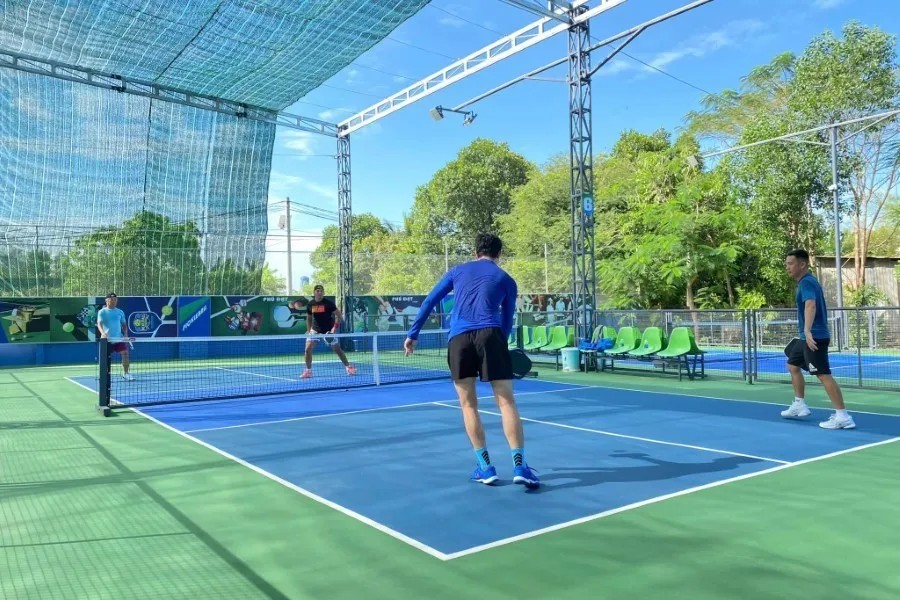 Một góc sân Pickleball Phú Đạt với không gian thoáng đãng