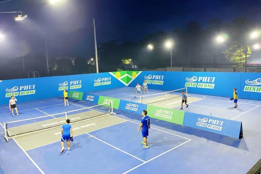 Cận cảnh mặt sân Pickleball Phủi với lớp sơn chống trượt
