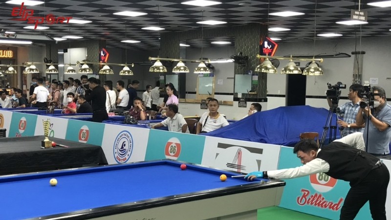 Người chơi đánh trúng tất cả nhóm bi ​​của mình và sau đó đánh đúng quả bóng số 8 vào lỗ sẽ thắng trò chơi đó