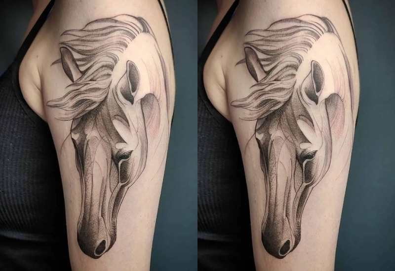 Tuổi Mùi xăm hình con ngựa