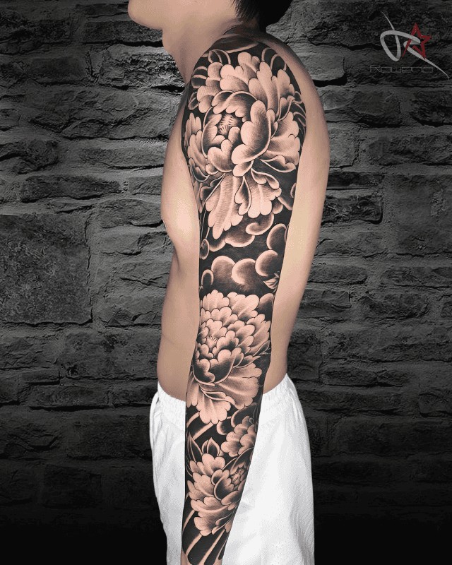Hình xăm hoa mẫu đơn: phú quý, quyền lực, sung túc.
