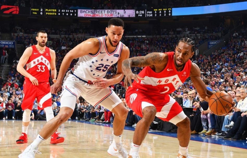 Nếu sau 5 giây bóng vẫn chưa rời khỏi tay, cầu thủ sẽ bị coi là vi phạm luật