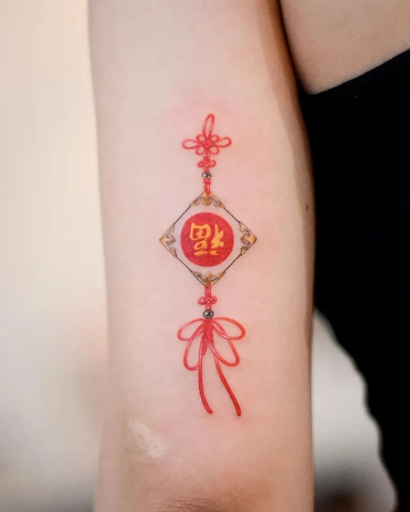 Nhỏ xinh hình xăm chữ hán mini ở tay