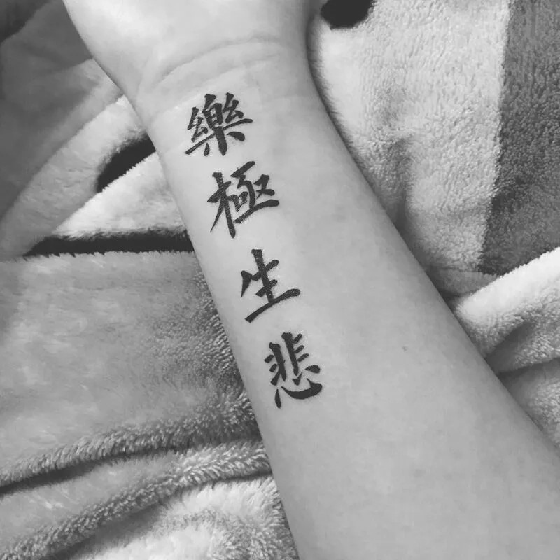 Nghệ thuật hình xăm chữ hán ở tay độc đáo