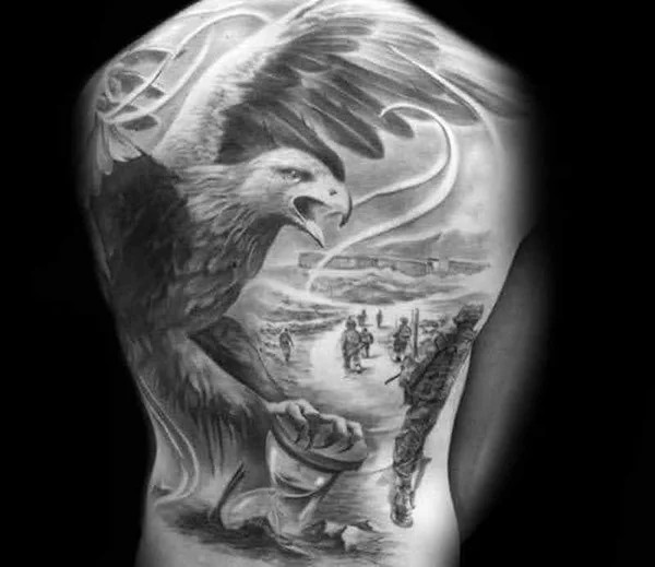 Hình xăm đại bàng full lưng thể hiện khát vọng tự do
