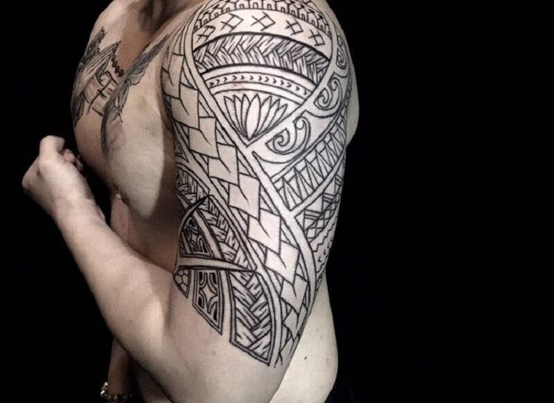 Hình xăm Maori trên bắp tay