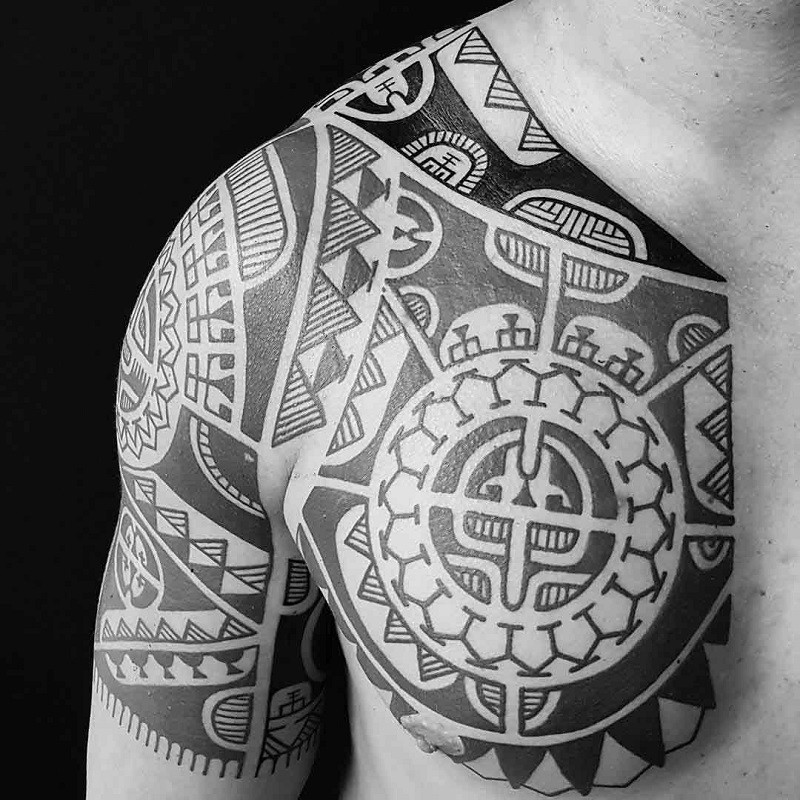 Hình xăm Maori trên ngực