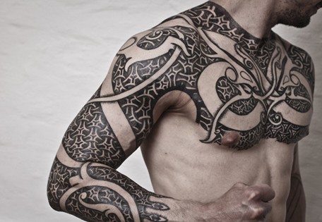 Hình xăm Maori với các hoa văn xoắn ốc