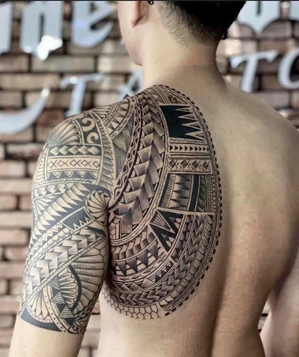 Hình xăm Maori trên lưng
