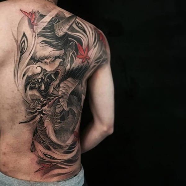 Hình xăm mặt quỷ Oni nửa lưng