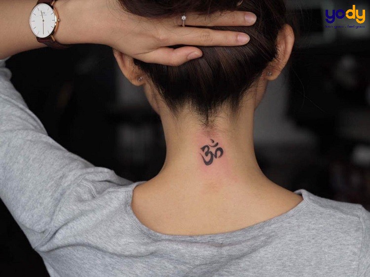 Gáy xăm hình - Nét đẹp gợi cảm và phóng khoáng.