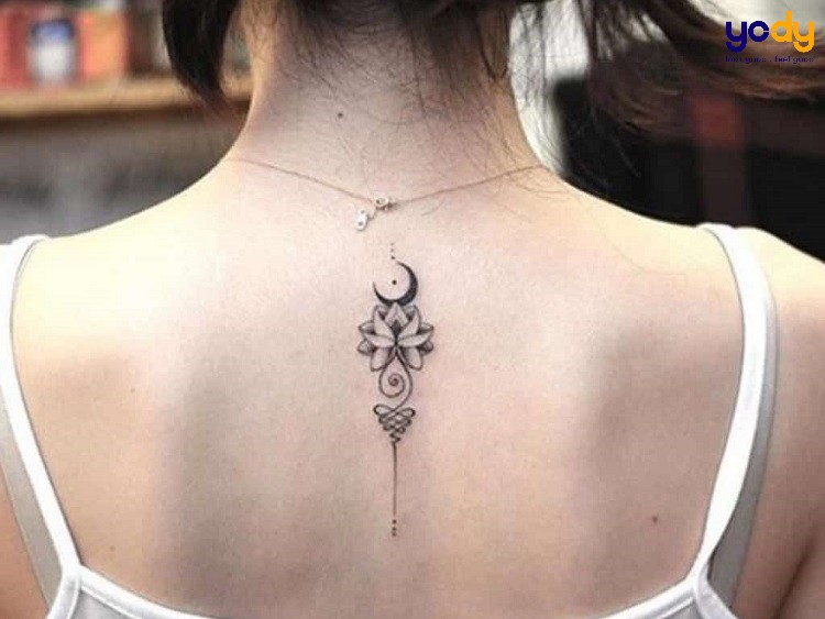 Sự gợi cảm của hình xăm sau gáy.