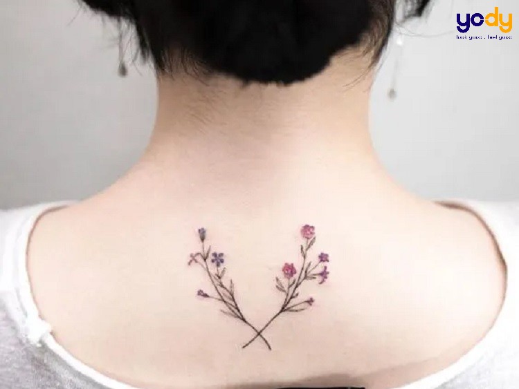 Đẹp lung linh với hình xăm gáy