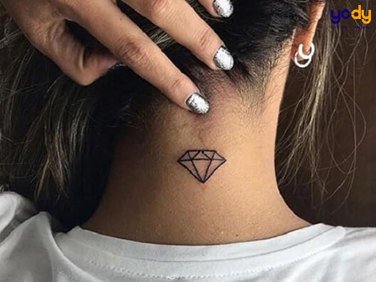 Nét đẹp không thể chối từ của hình xăm sau gáy