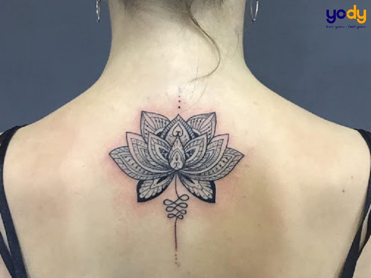 Khoe cá tính với hình xăm ở sau gáy