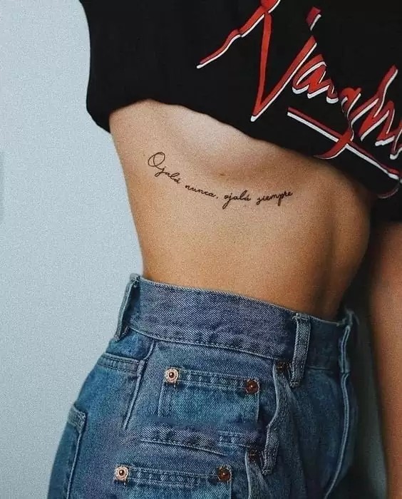 Cô gái lựa chọn hình xăm