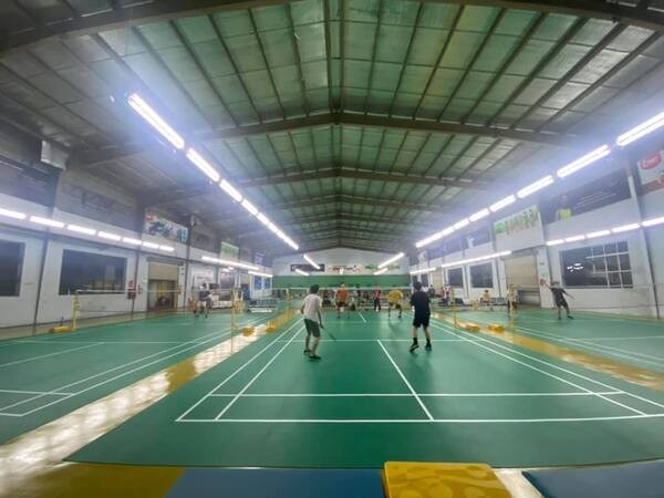 Sân cầu Bình Thới phù hợp với người chơi ở độ tuổi khác nhau