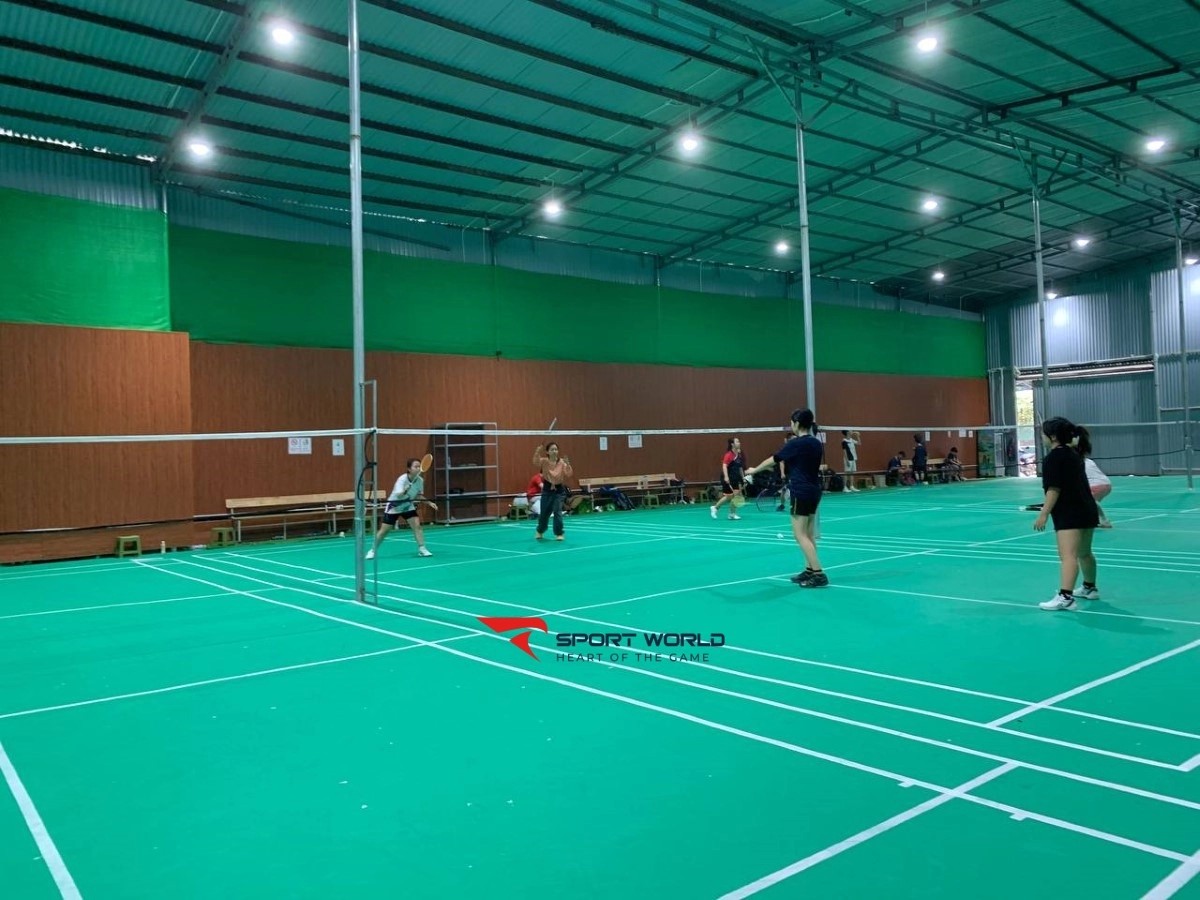 Mặt sân cầu lông Minh Toàn với vân cát chống trơn trượt