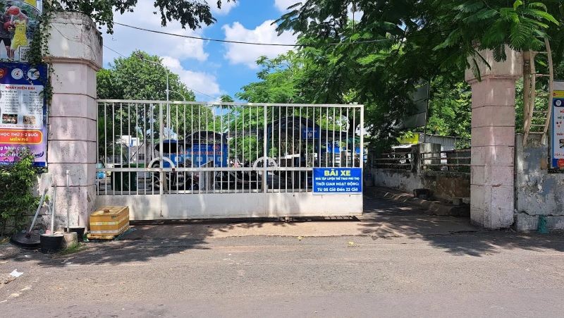 Bãi gửi xe tại sân cầu lông Phú Thọ