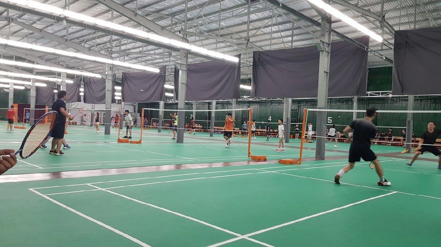 Khu vực tiện ích tại sân cầu lông Phú Thuận