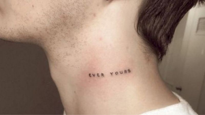 Hình xăm chữ "ever yours"