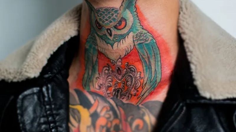 Hình xăm cú mèo nhiều màu sắc