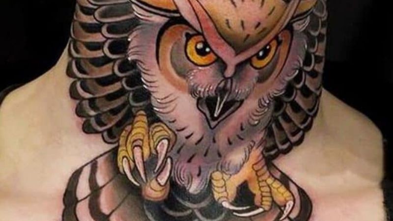 Hình xăm cú mèo màu vàng ấn tượng