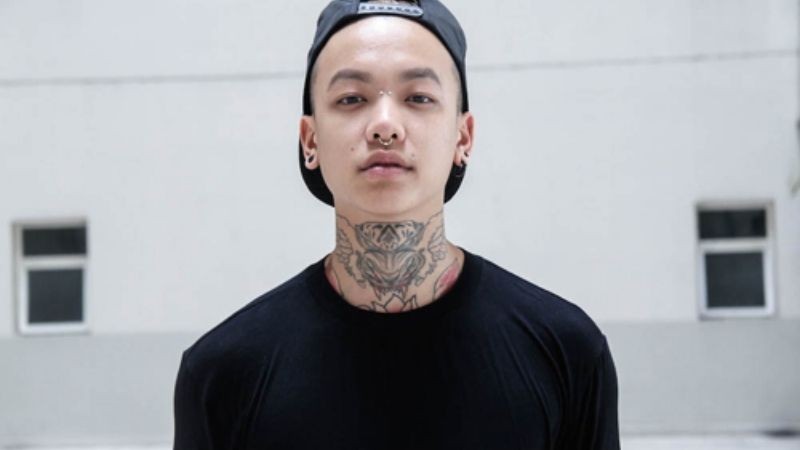 Hình xăm hổ cá tính ở cổ