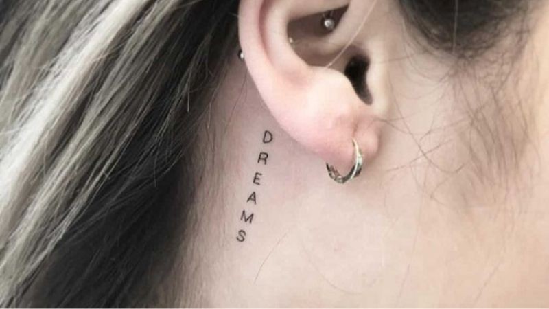 Hình xăm chữ "dreams"