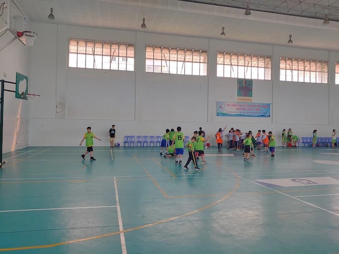 Sân cầu lông Trung tâm Thể duc thể thao quận Phú Nhuận