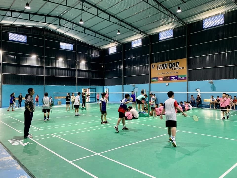 Sân cầu lông Linh Đan (Eadar)