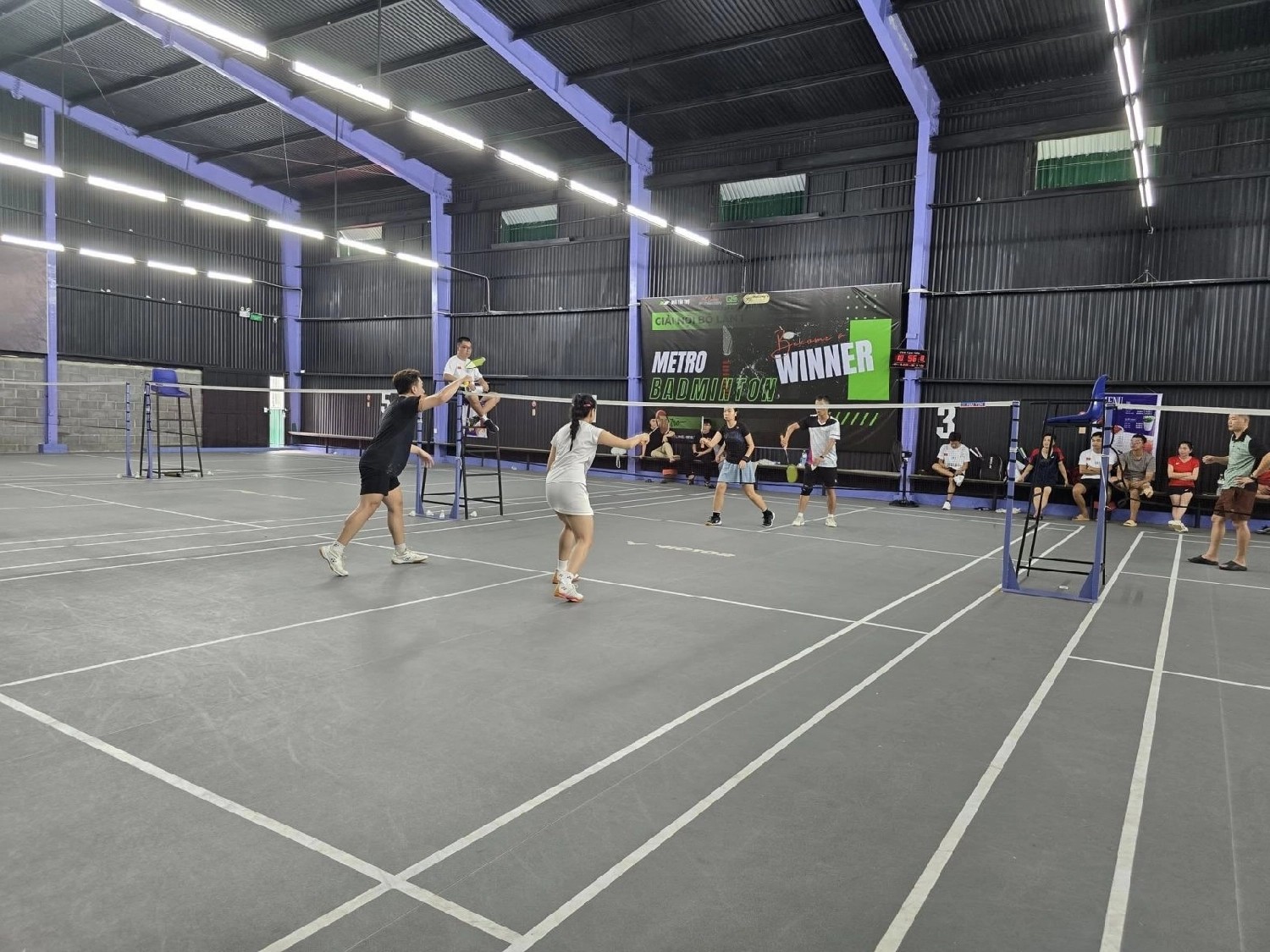 Sân cầu lông Metrobadminton