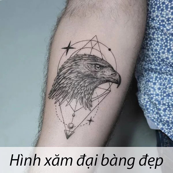 Hình xăm đại bàng ở bả vai thu hút