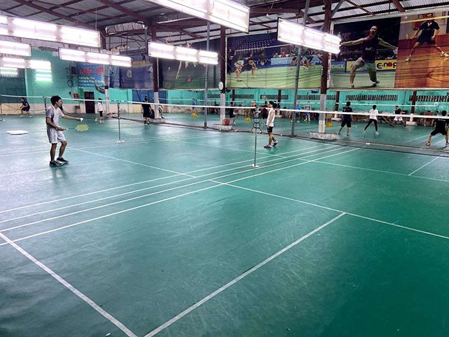 Sân cầu lông Nguyễn Tri Phương với sàn thảm chất lượng cao