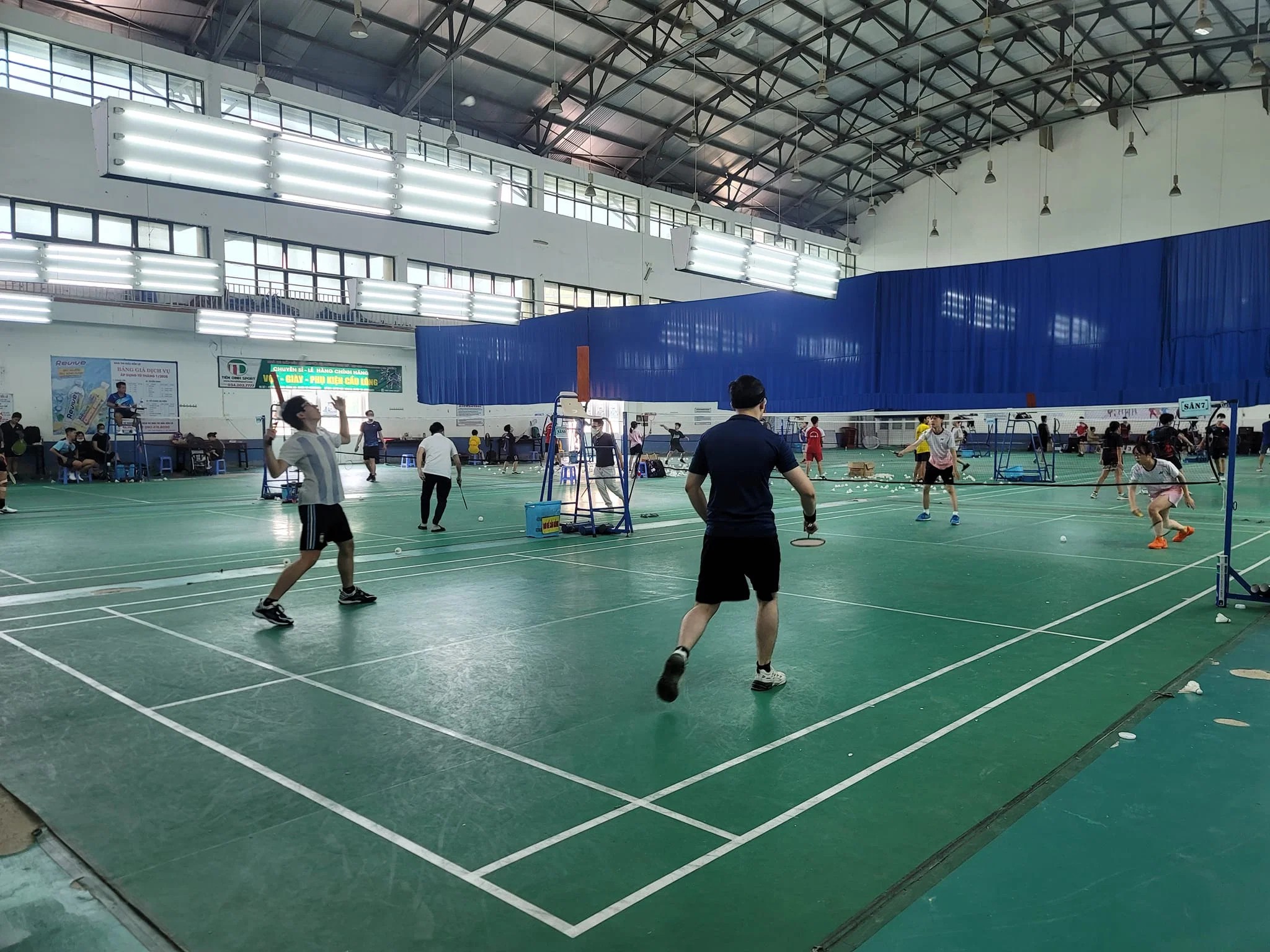 Tổng quan nhà thi đấu cầu lông Đền Lừ