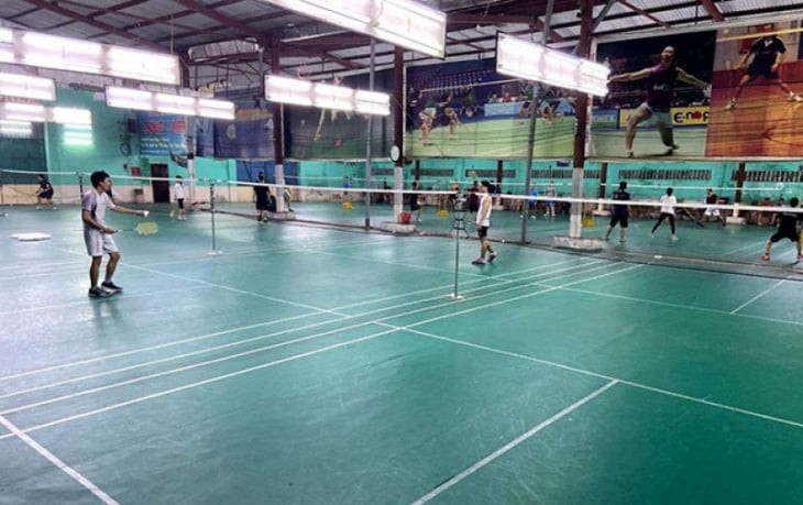 Sân cầu lông Tinh Võ với thảm PVC đạt chuẩn
