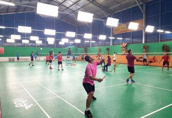 Không gian thoáng đãng của sân cầu lông Lê Hồng Phong