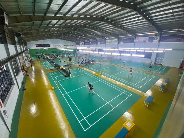Không gian chung của sân cầu lông Bình Thới