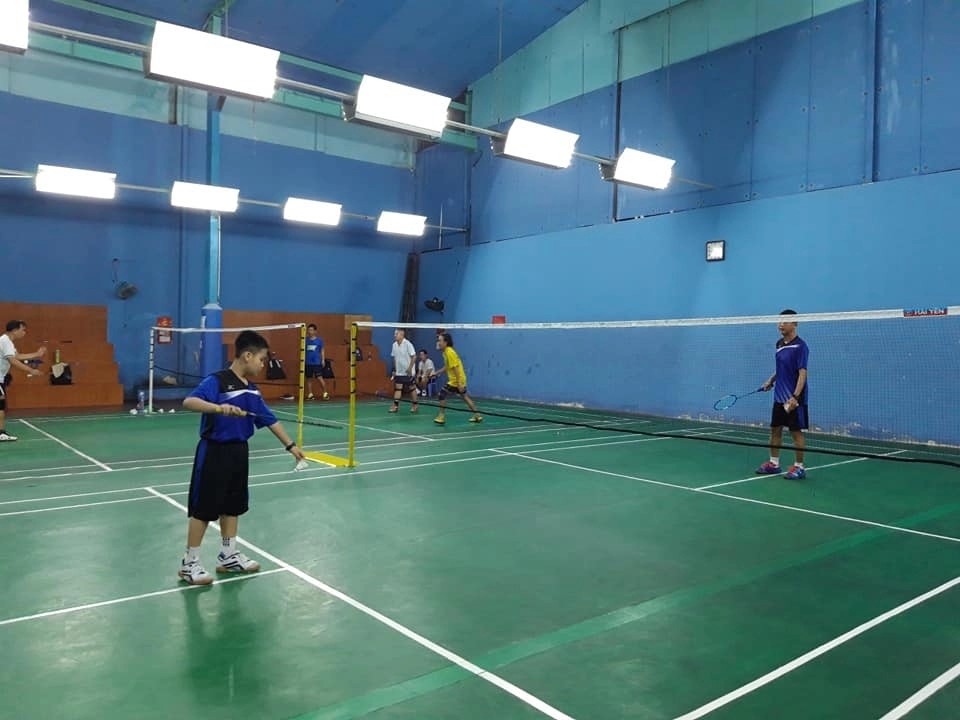Không gian bên trong sân cầu lông Đầu Máy Xe Lửa