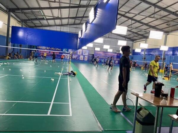 Chất lượng mặt sân còn khá mới, tạo trải nghiệm tốt khi luyện tập cho vợt thủ