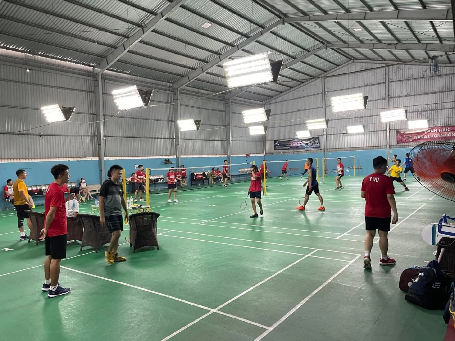 Sân cầu lông Đông Phương, Quận 2