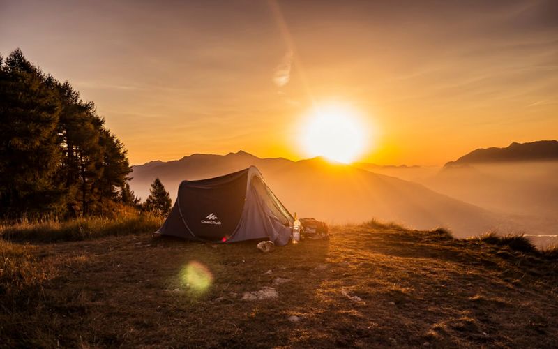 5 địa điểm cắm trại săn bình minh đẹp ở Việt Nam không nên bỏ lỡ 2 Campin săn bình minh tại Đồi chè Cầu Đất (Đà Lạt)